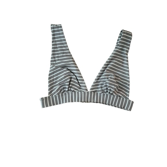 15 pieces total that can be Mix and Match Bikinis size L - Picture 7 of 10